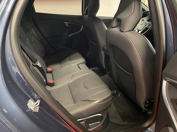 Volvo V40 Cross Country 14 of 24