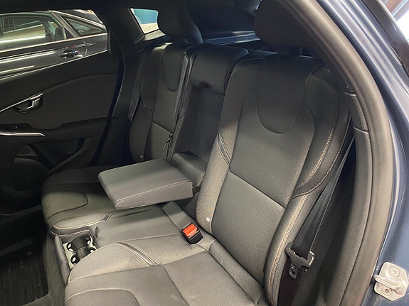 Volvo V40 Cross Country 13 of 24