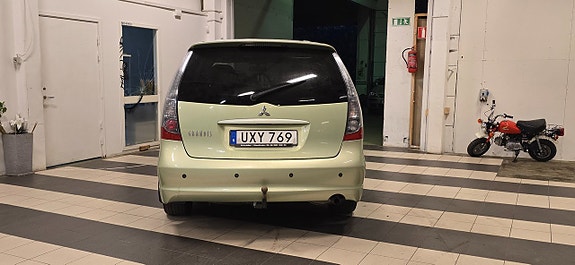 Mitsubishi Grandis 7 of 13