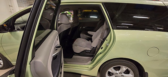 Mitsubishi Grandis 11 of 13