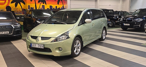 Mitsubishi Grandis 2 of 13