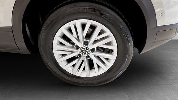 Volkswagen T-Roc 6 of 12