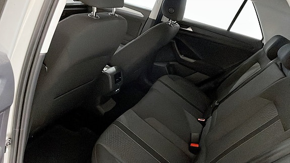 Volkswagen T-Roc 11 of 12