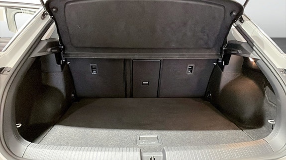 Volkswagen T-Roc 12 of 12