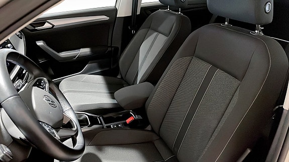 Volkswagen T-Roc 8 of 12