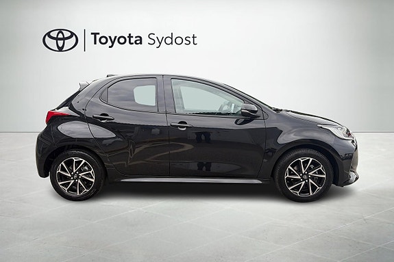 Toyota Yaris 8 of 16