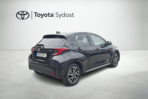 Toyota Yaris 7 of 16