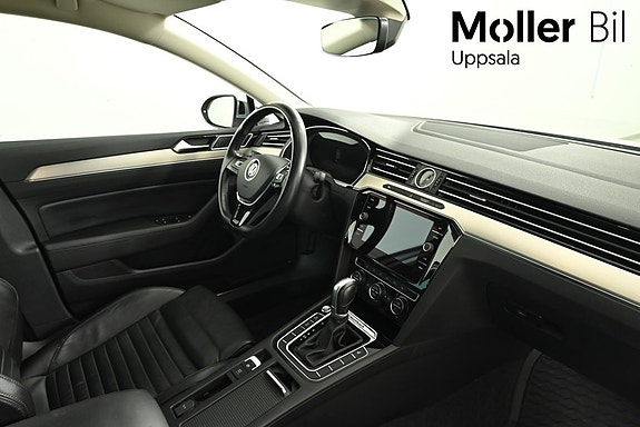 Volkswagen Passat Alltrack 12 of 13