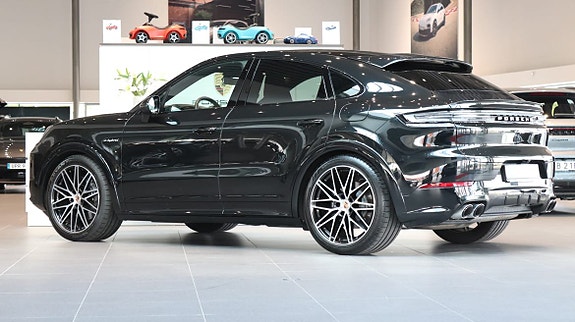 Porsche Cayenne 2 of 8