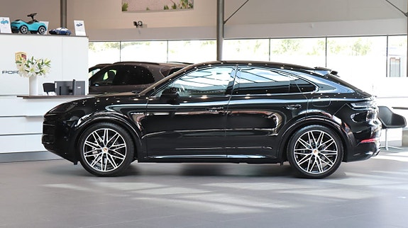 Porsche Cayenne 5 of 8