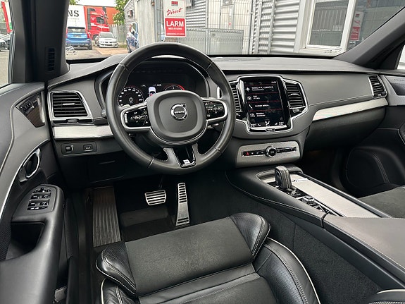 Volvo XC90 13 of 28