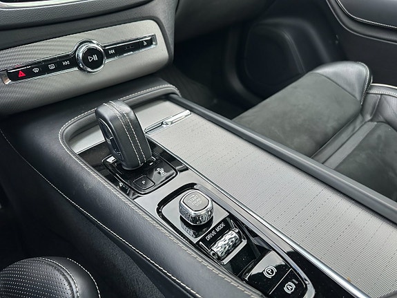 Volvo XC90 21 of 28