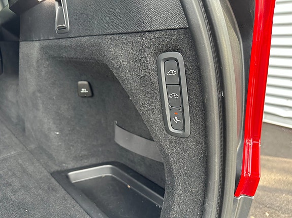 Volvo XC90 26 of 28