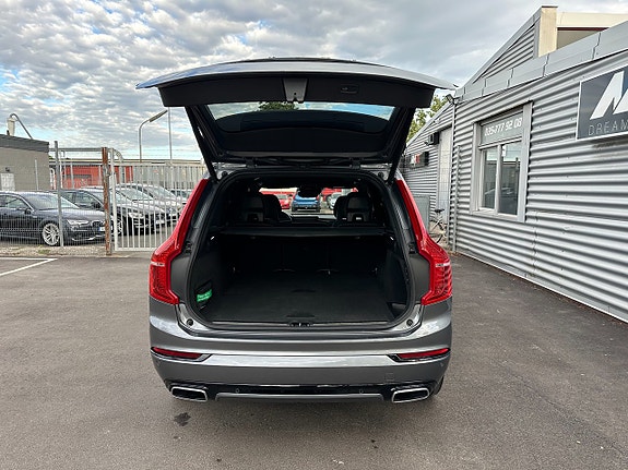 Volvo XC90 24 of 28