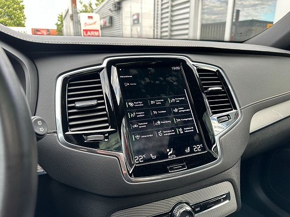 Volvo XC90 16 of 28