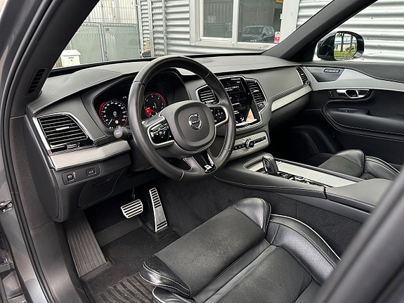 Volvo XC90 10 of 28