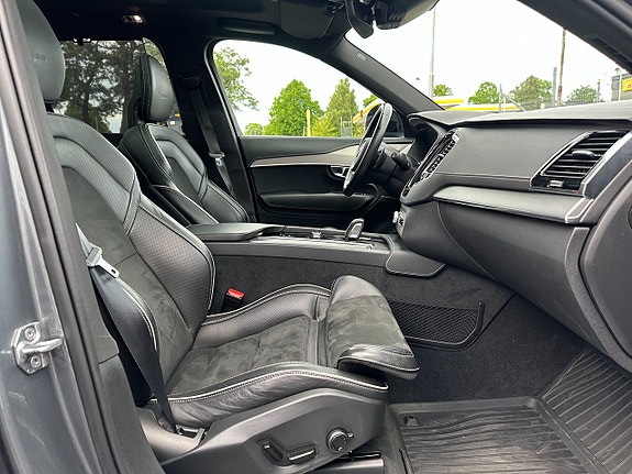 Volvo XC90 18 of 28