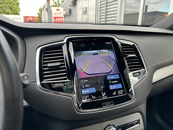Volvo XC90 17 of 28