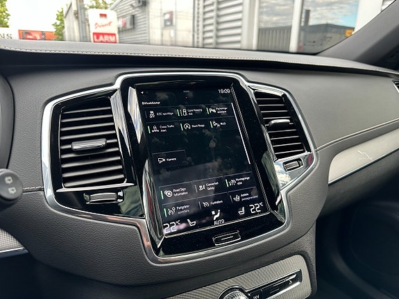 Volvo XC90 15 of 28