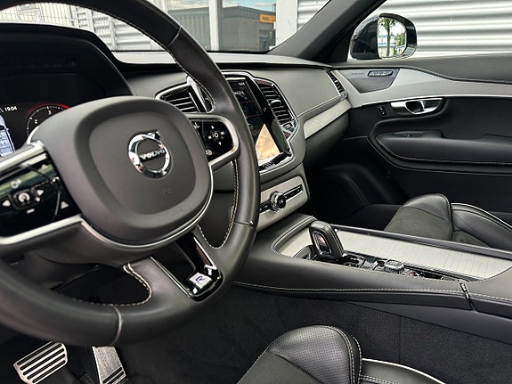 Volvo XC90 12 of 28