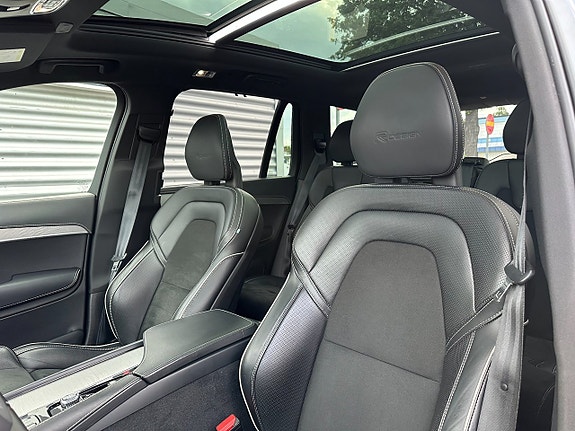 Volvo XC90 11 of 28