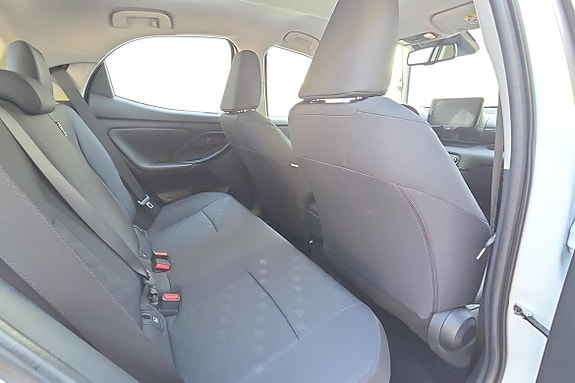 Toyota Yaris 7 of 19