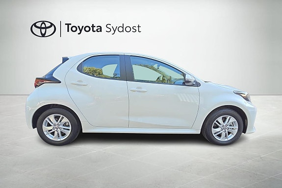 Toyota Yaris 15 of 19