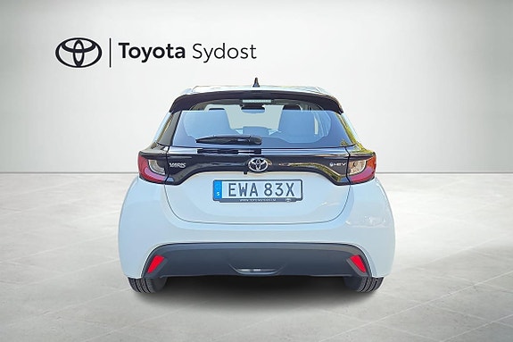 Toyota Yaris 4 of 19