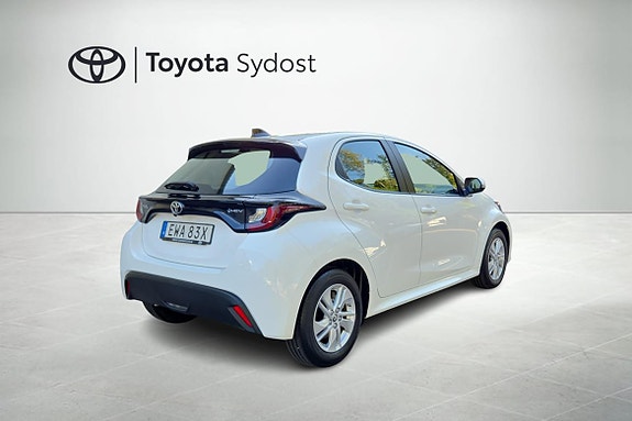 Toyota Yaris 2 of 19
