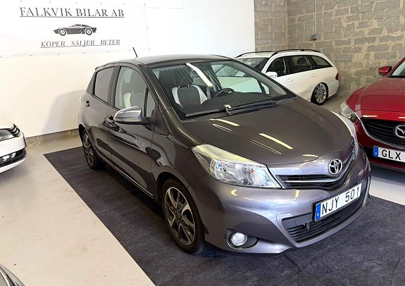 Toyota Yaris 2 of 22