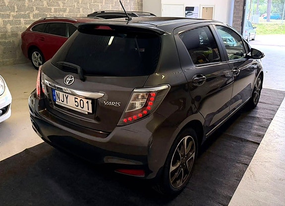 Toyota Yaris 5 of 22