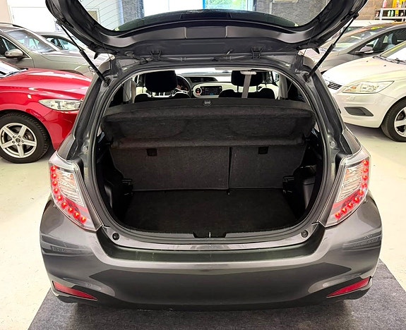 Toyota Yaris 18 of 22