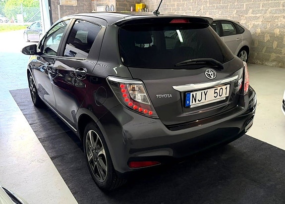Toyota Yaris 4 of 22