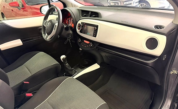 Toyota Yaris 8 of 22