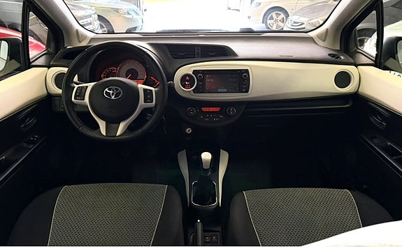 Toyota Yaris 12 of 22