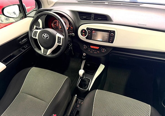 Toyota Yaris 7 of 22