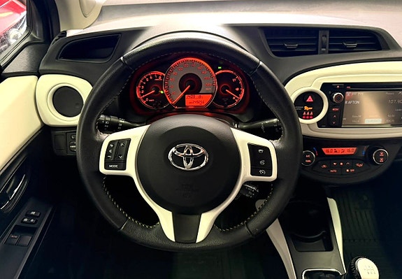Toyota Yaris 14 of 22