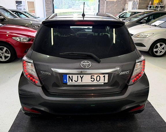 Toyota Yaris 6 of 22
