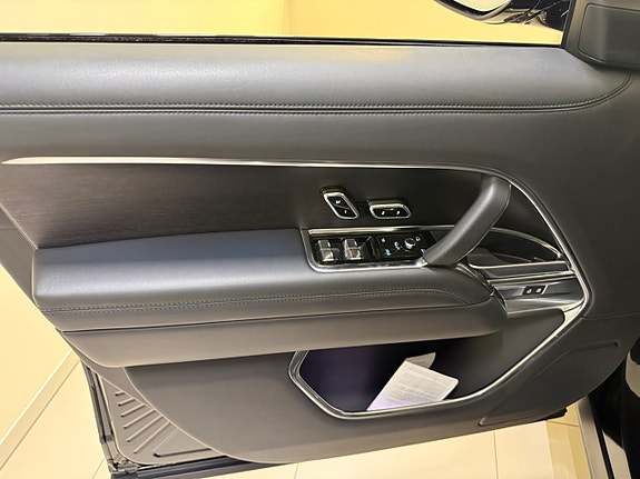 Land Rover Range Rover 10 of 25
