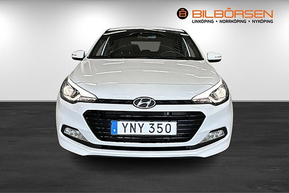 Hyundai i20 2 of 18