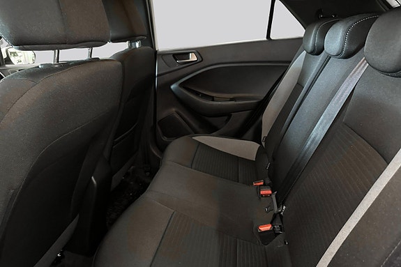 Hyundai i20 9 of 18