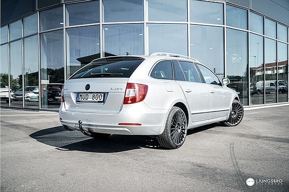 Skoda Superb 2 of 9