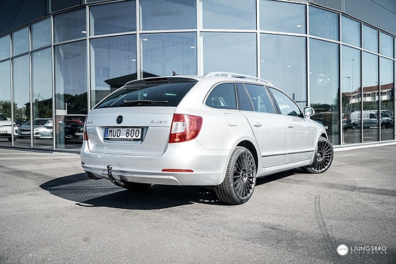 Skoda Superb 2 of 9