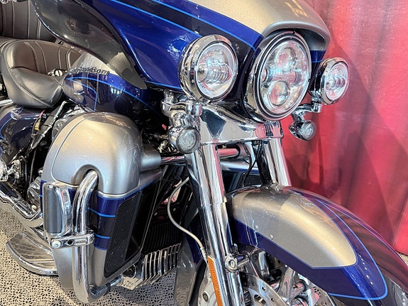 Harley-Davidson CVO LIMITED (FLHTKSE) ELECTRA ULTRA 2 of 9