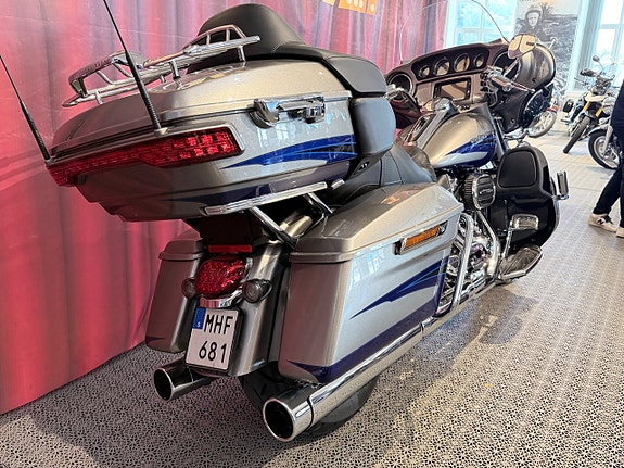Harley-Davidson CVO LIMITED (FLHTKSE) ELECTRA ULTRA 7 of 9