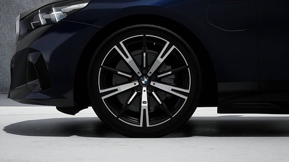 BMW 530e 4 of 11