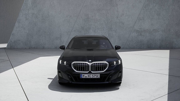 BMW 530e 2 of 11