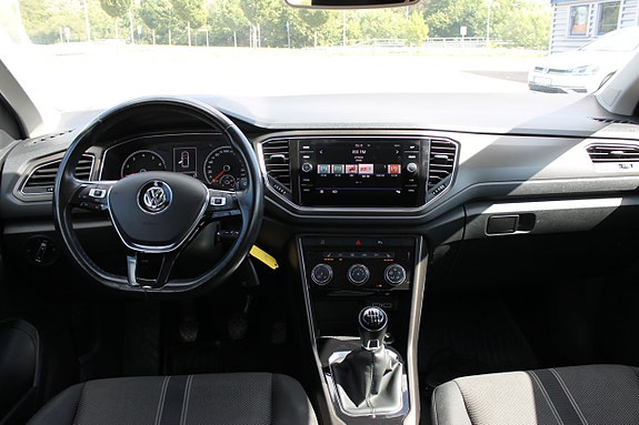 Volkswagen T-Roc 5 of 10
