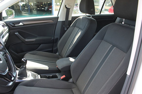 Volkswagen T-Roc 8 of 10