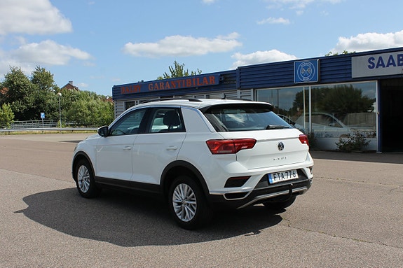 Volkswagen T-Roc 3 of 10